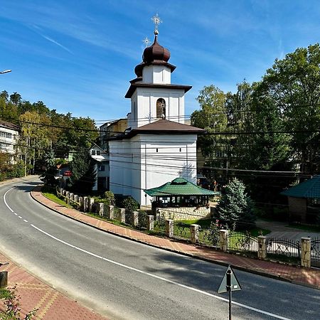 Central Charm Apartment Targu Neamt Exterior photo